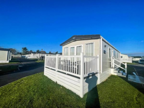 Lovely Caravan With Decking At Carlton Meres Holiday Park In Suffolk Ref 60023Ch
